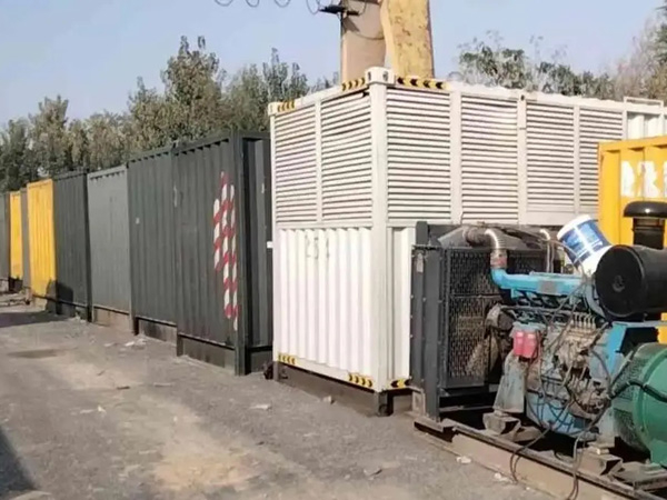 胡场镇200KW柴油发电机机组每小时油耗是多少？