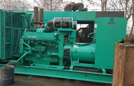 胡场镇发电机组如何判断水冷式机油散热器内部是否需要清洗？